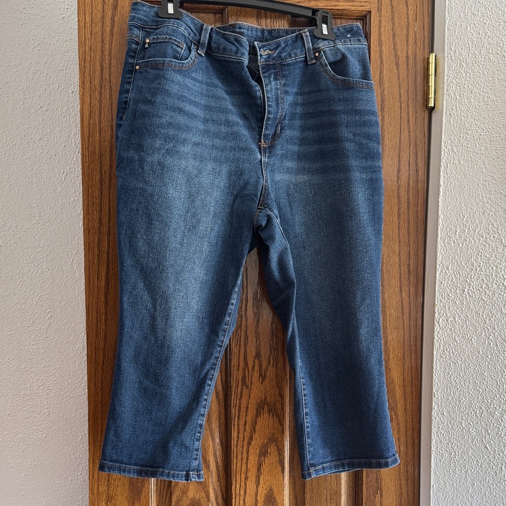 Classic Blue Denim Capris Jeans